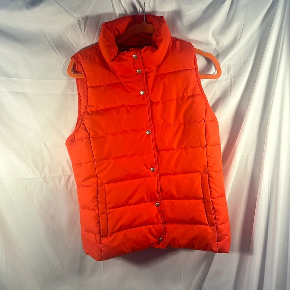 OLD NAVY Red Puffer Vest Size Medium - Picture 1 of 11